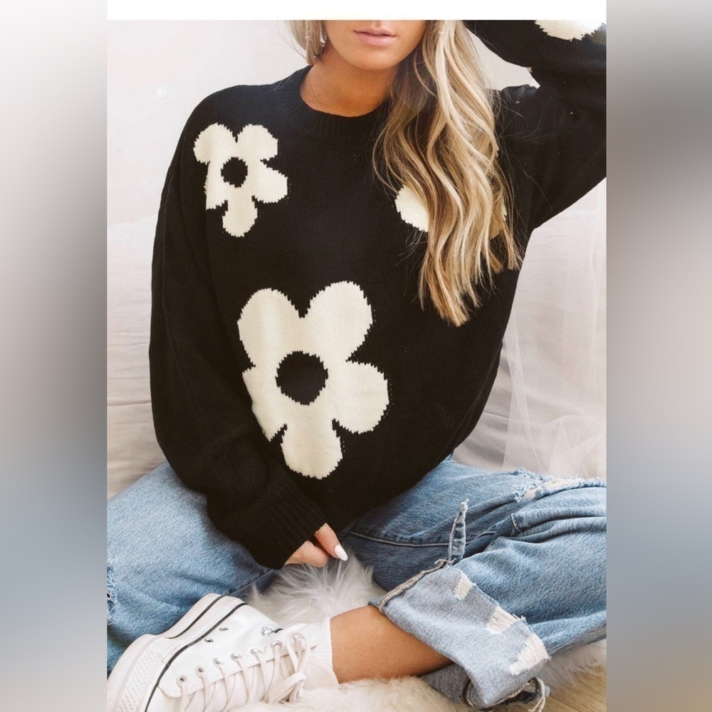 Retro…Flower Power…Cute Black n White Sweater - Picture 1 of 4